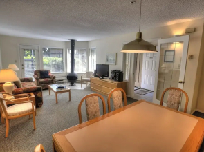 Villas Foxglove by ResortQuest Whistler