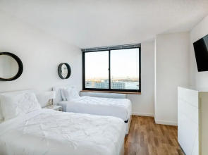 Luxury 2 Bed 2 Bath Unit in Prime Location of NYC