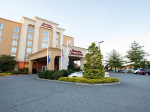 Hampton Inn & Suites Staten Island