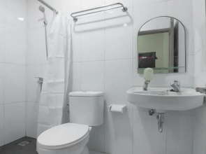RedDoorz near ITC Mangga Dua