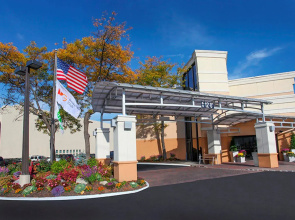 Holiday Inn Westbury - Long Island by IHG