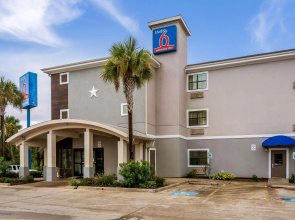 OYO Townhouse Beaumont Medical Center Area I-10