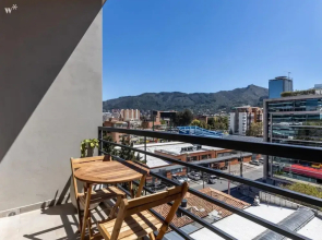 w Stylish 1BR in Chic