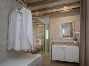 Le Premier Luxury Rooms