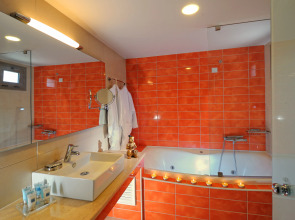 The Noverian Scenic Crete Hilltop Villa Resort & Spa