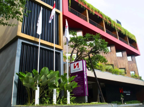 Sevn Legian Hotel