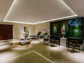 Happy Life Grand Hotel & Sky Bar