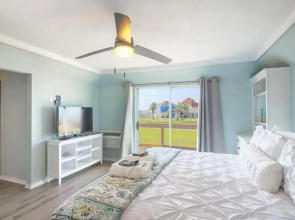 Come Stay - and Sail Away - at this Lovely Canal Home
