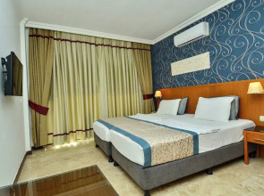 Tropic Beach Club Side