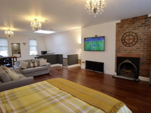 The Bards Loft, Large Studio Apartment