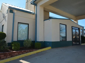 Lincoln Inn Express Hotel and Suites