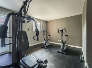 Apt in Condo w/ Pool and Gym Rgk1202