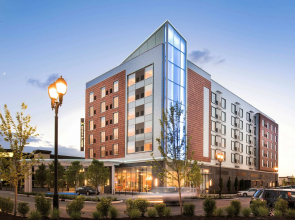 Hyatt Place Cleveland / Westlake / Crocker Park