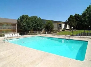 Amberly Courtyard Inn And Suites