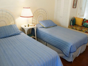 Seagrapes 5br by Jamaican Treasures