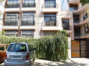 One Bhk Serviced Apartment Near Artemis Hospital