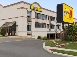 Super 8 by Wyndham Meadowlands
