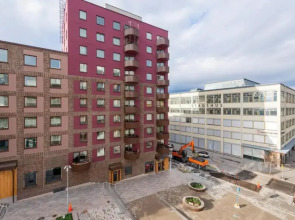 Luxury Business Studio Apartment - Garden View