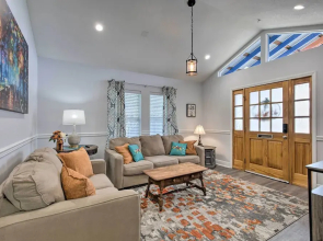 Downtown Ocean Springs Duplex w/ A/C 1 Mi to Beach