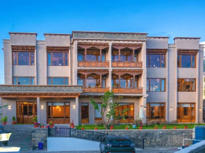 Hotel Zimskhang Villa