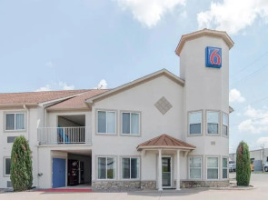 Motel 6 Hutchins, TX