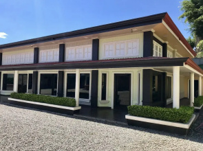 Prado Inn & Suites