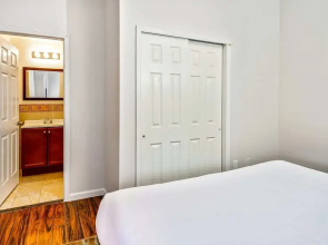 Retreat in a Stylish 2BD Apartment in the Heart of the City