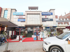 OYO 78411 The Luxury Living