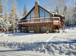 Group Ski Getaway Near the Base of Chairlift 8!