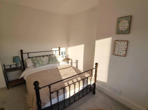 4 Bed Townhouse-sleeps 7-garden-pets-valley View