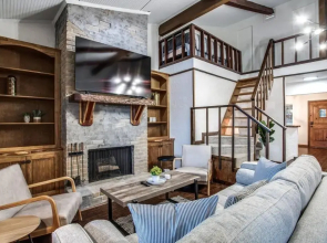 Renovated Waterfront w Dock, Sleeps 11