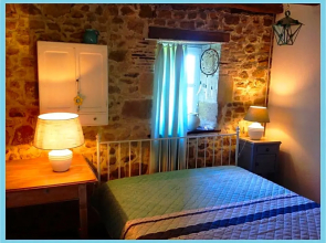 Domaine Charente - B&B / Familyroom Le Jardin (with external toilet & shower house)