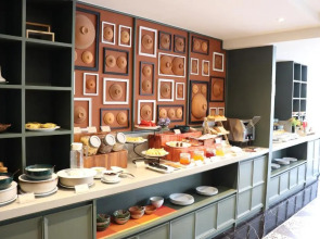 The Quart Ruamrudee by UHG