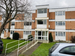 Nice 3-Bed Apartment Close to Heathrow