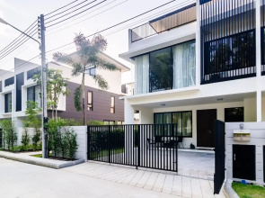 Elata House in Laguna with 3 Bedrooms