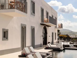 White Exclusive Suite & Villas
