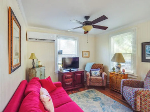 5 Mi to Downtown Beaufort: Pet-friendly Cottage!