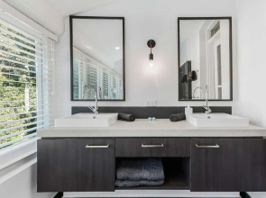 Waratah Stay - A Mansion Experience