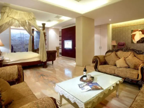 Royal Garden Business Motel - Huwei