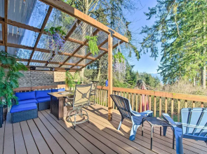 Unique Camano Cabin w/ Mountain + Water Views