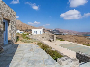 An Amazing Stone Villa-a in Serifos w Shared Pool