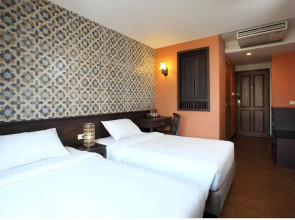 Rambuttri Village Inn & Plaza