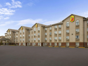 Super 8 by Wyndham Fort Nelson BC