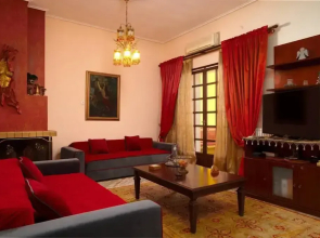 Spacious Central Apartment w h Free Parking Spaces