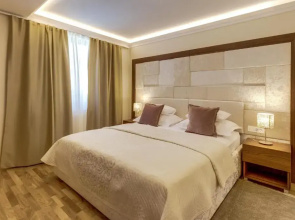 Grand Lakes Rooms