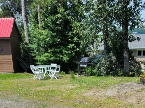 Lower level apt 6ft high close to hwy netflix wifi