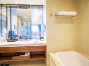 Crowne Plaza Bangkok Lumpini Park by IHG