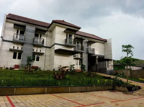 Gerbera House - Kos Putri by OYO Rooms