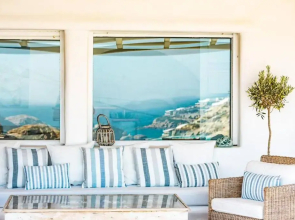 Paraga Scorpios Villa1 hot tub 7 Mins Walk to Beach by Calypso Sunset Villas