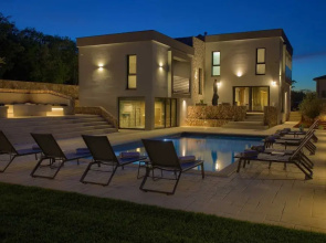 Villa Astrum With Heated Pool Jacuzzi and Sauna